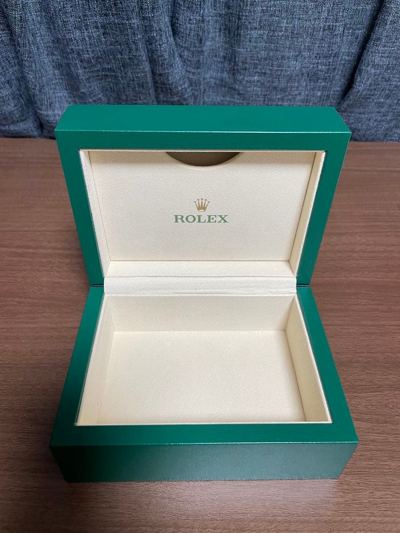 【極美品】ROLEX 箱　ギャランティカード等付属品有