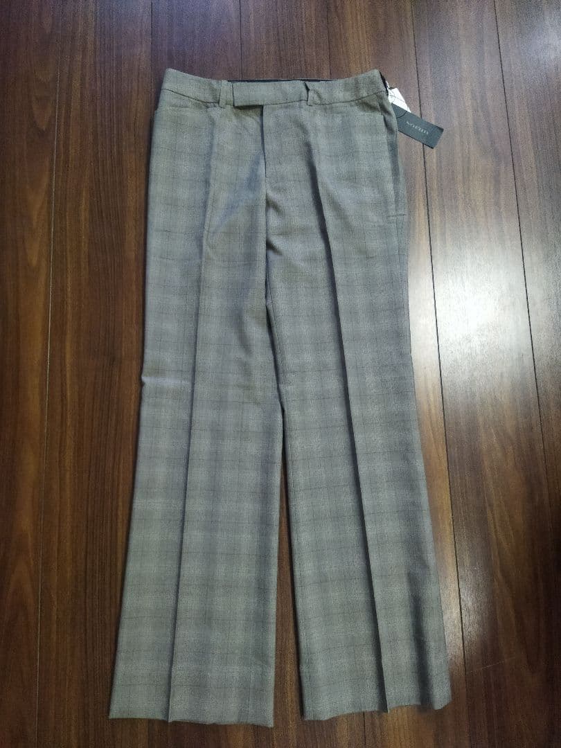 新品タグ付♪高級セットアップ 洋服の青山 グレー パンツスーツ 11号 9号