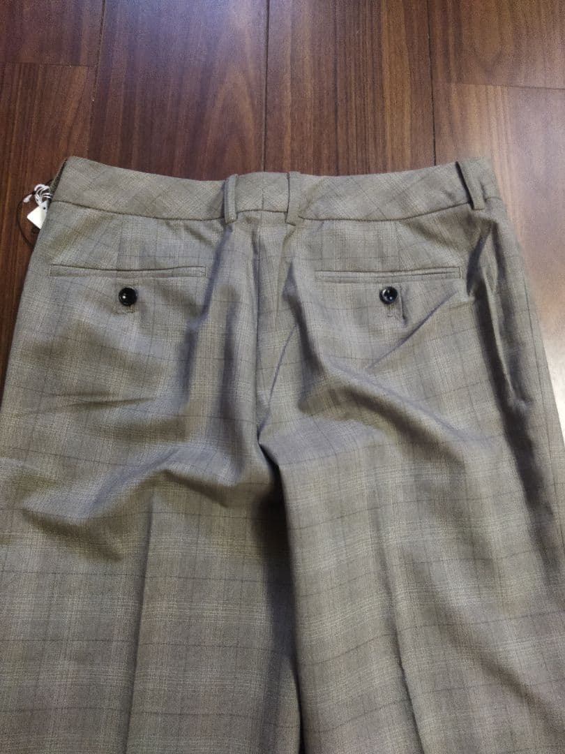 新品タグ付♪高級セットアップ 洋服の青山 グレー パンツスーツ 11号 9号