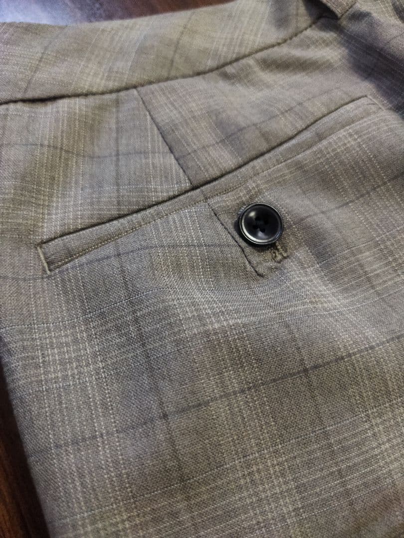 新品タグ付♪高級セットアップ 洋服の青山 グレー パンツスーツ 11号 9号