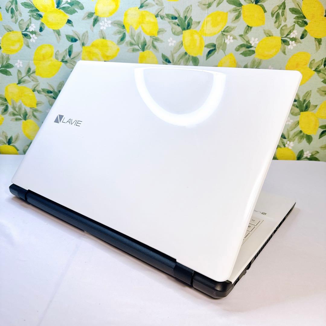 真っ白かわいい❤️女性に大人気❤️薄型初心者向けノートパソコン❤️Windows11❤️