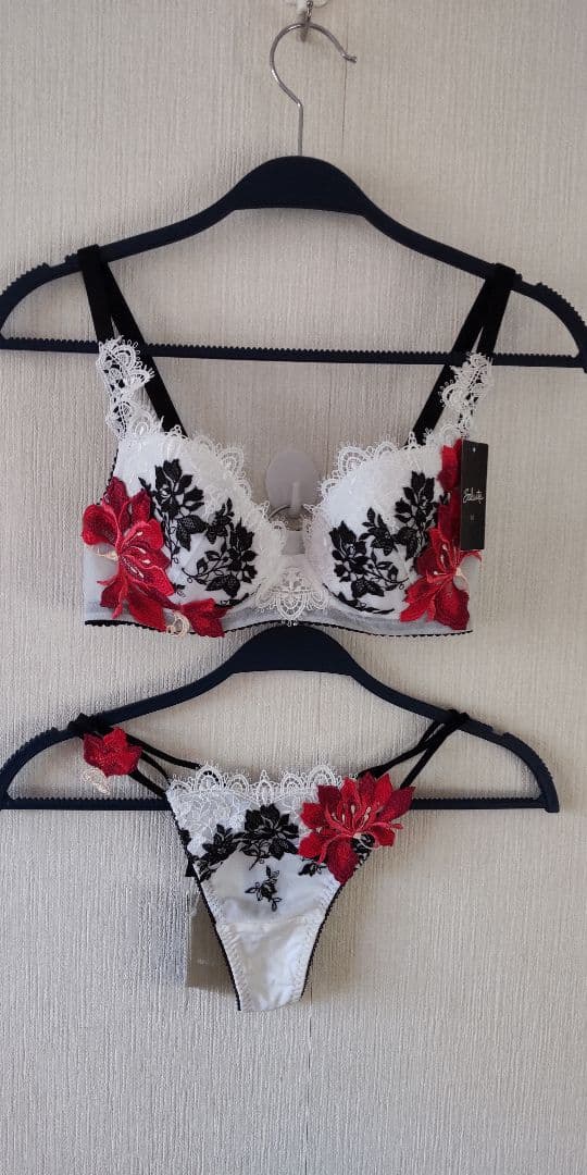 ワコール ブラジャーショーツセット白 D70 M