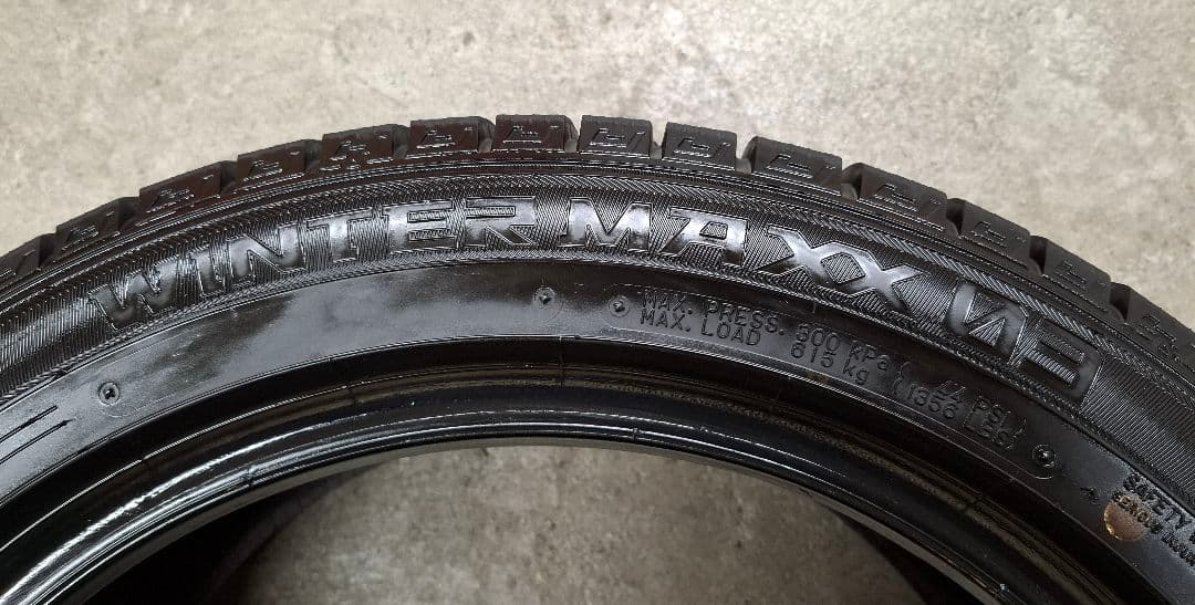 ダンロップ スタッドレス 2022年 215/50R17 タイヤ 4本　送料込み