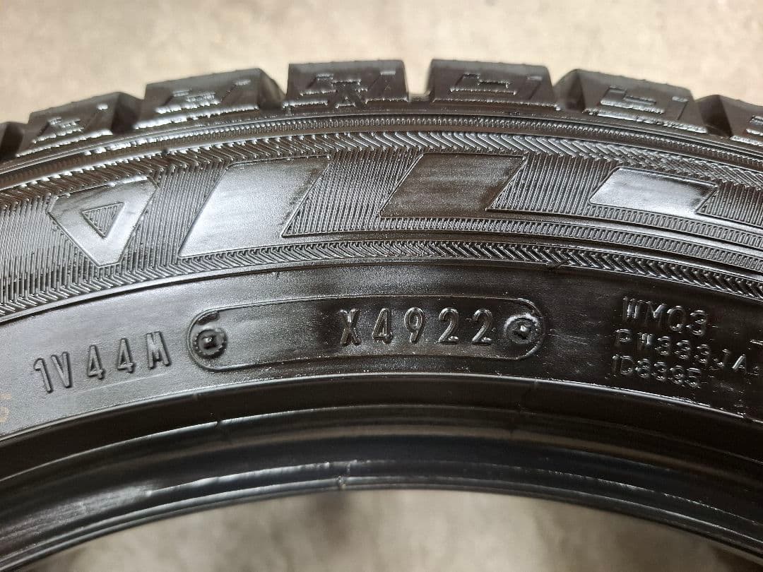 ダンロップ スタッドレス 2022年 215/50R17 タイヤ 4本　送料込み