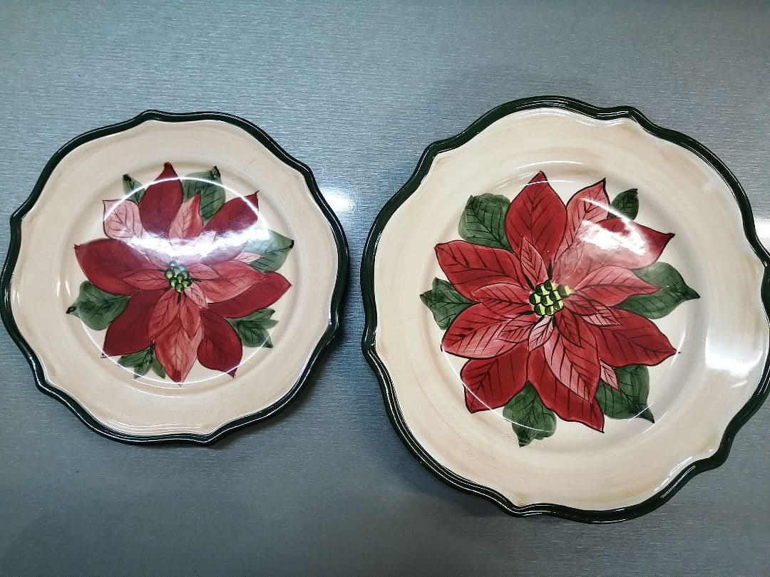 お値下げ中　新品・未使用　ギブソン　Gibson　大小お皿　各4枚セット　計8枚