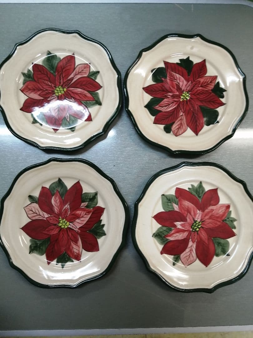 お値下げ中　新品・未使用　ギブソン　Gibson　大小お皿　各4枚セット　計8枚