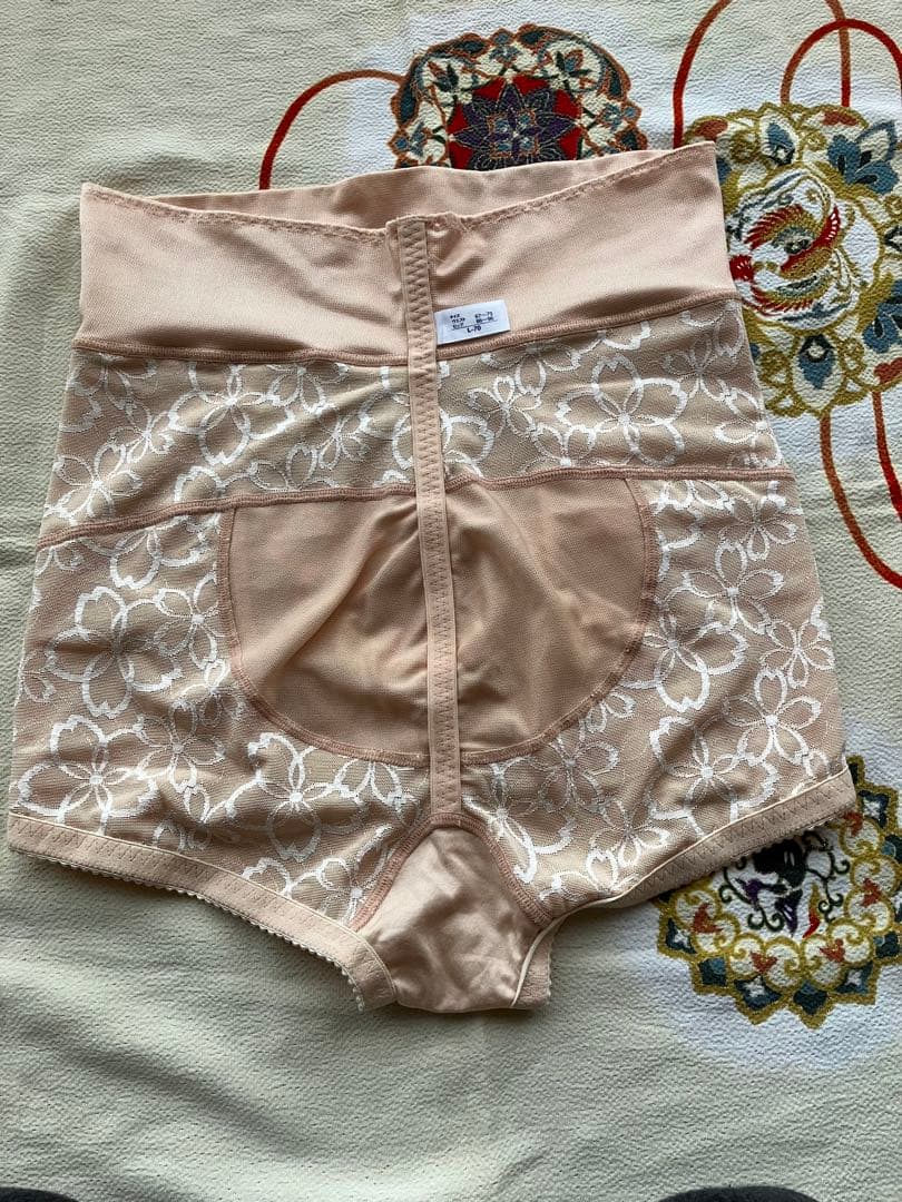 補正下着マルコアヴァンセサクラ3点セットと入れ物