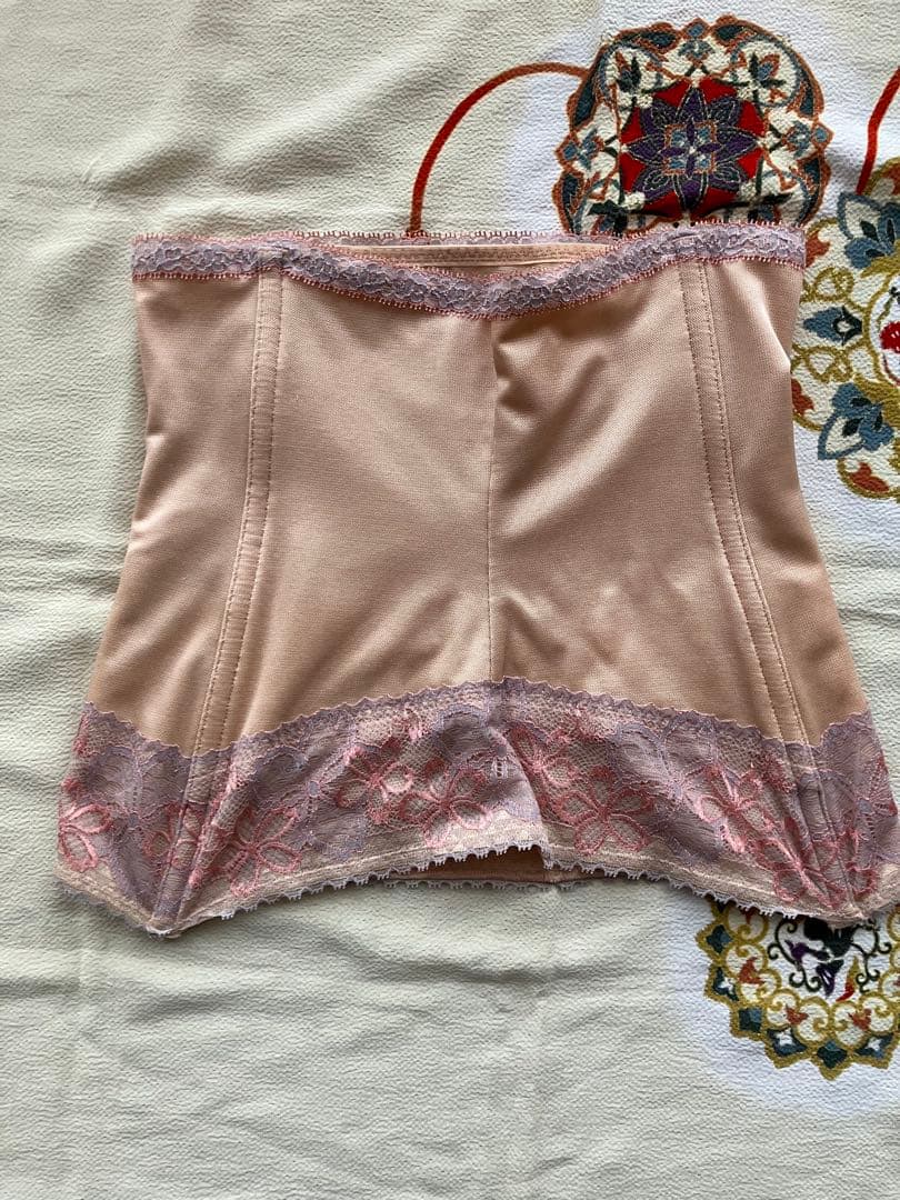 補正下着マルコアヴァンセサクラ3点セットと入れ物