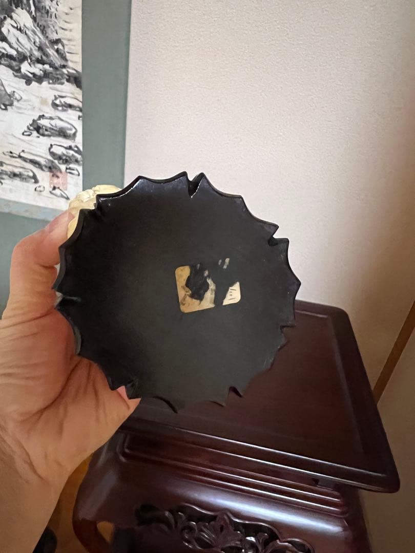 観音像 黒色台座付き