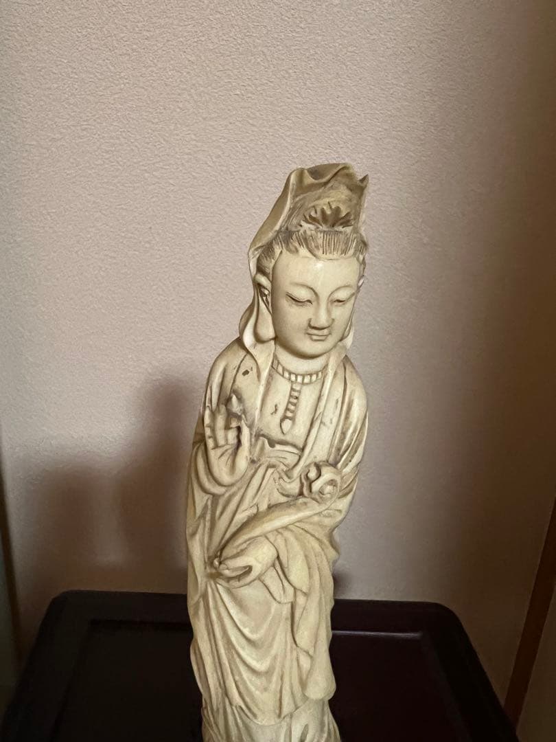 観音像 黒色台座付き