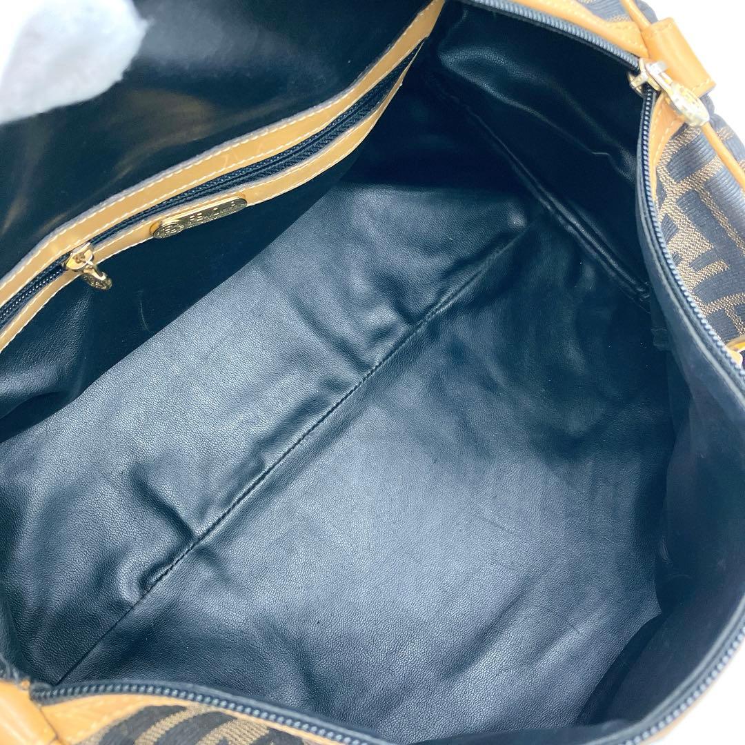 【FENDI】ハンドバッグ　ブラウン　ズッカ柄　キャンバス　ゴールド金具　ロゴ