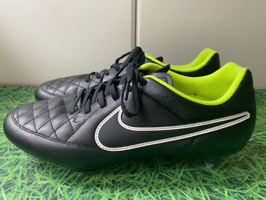 ☆未使用☆送料無料☆NIKE(ナイキ)TIEMPO GENIO レザー SG☆