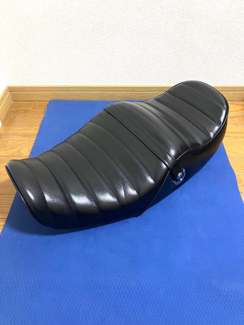 Kawasaki カワサキ　Z900RS 用　シート　タックロール　カスタム