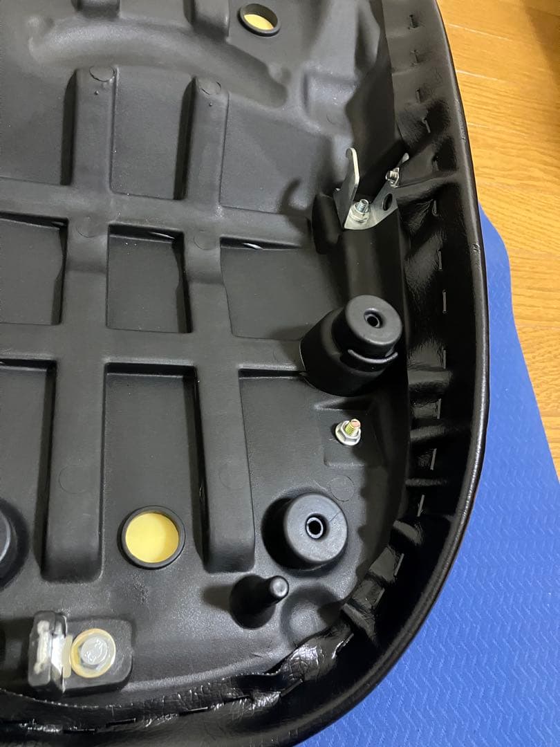 Kawasaki カワサキ　Z900RS 用　シート　タックロール　カスタム