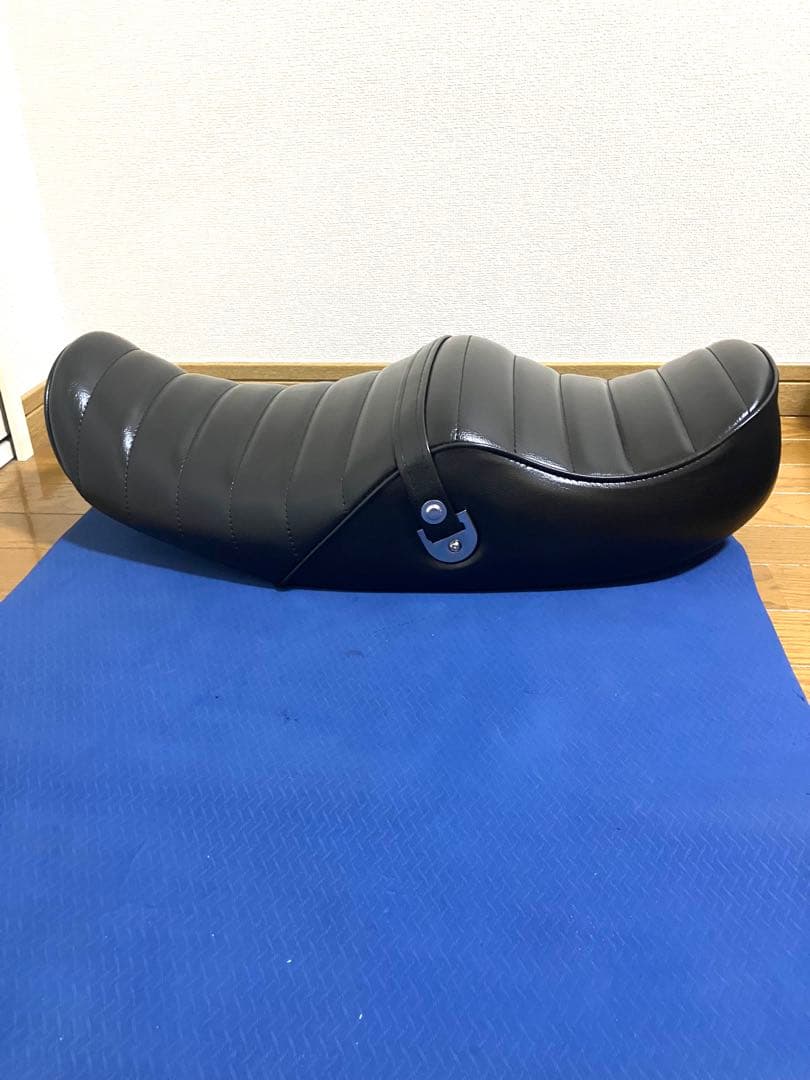 Kawasaki カワサキ　Z900RS 用　シート　タックロール　カスタム