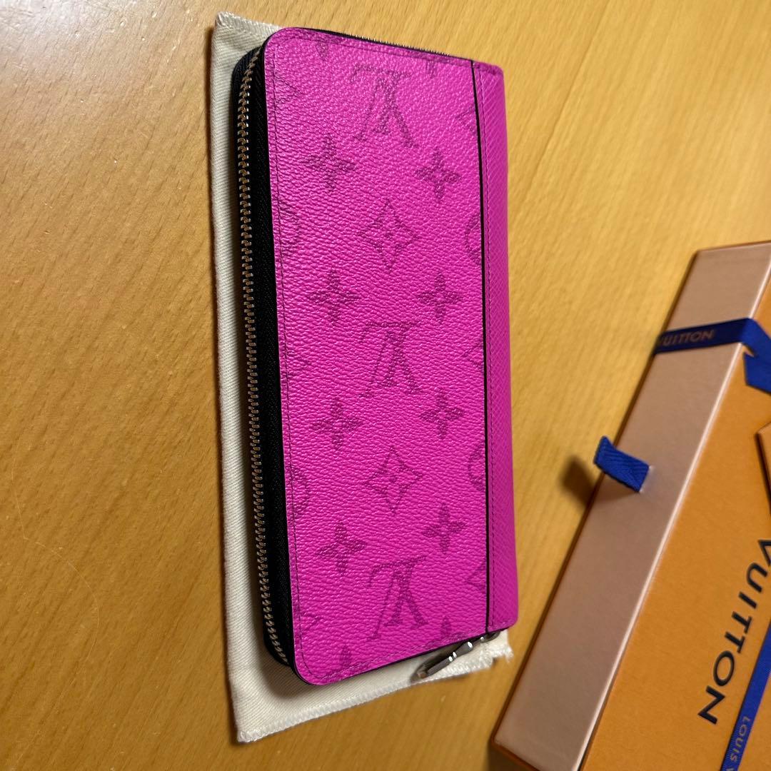 LOUIS VUITTON ジッピーウォレット ピンク色　ヴィトン