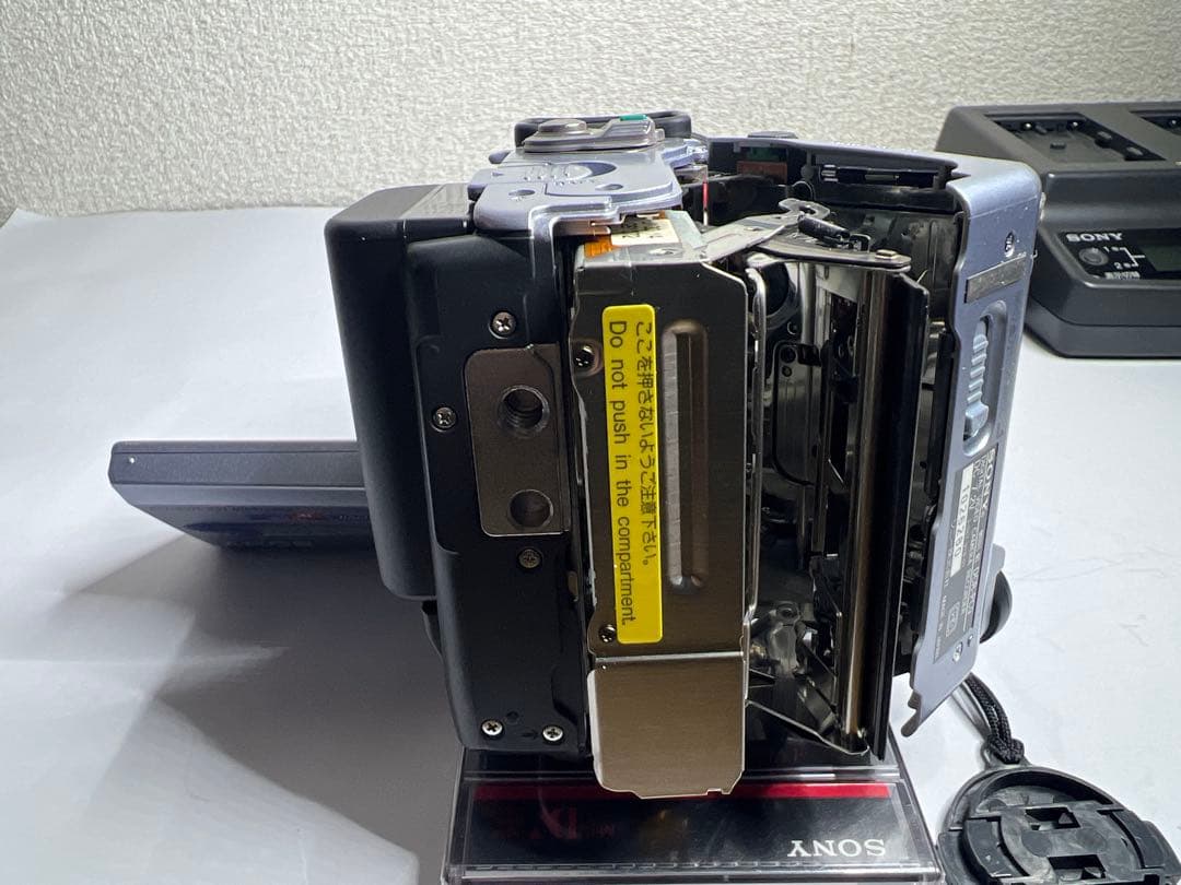 【美品】SONY ソニー ビデオカメラ DCR-PC9NTSC 未開封テープ付