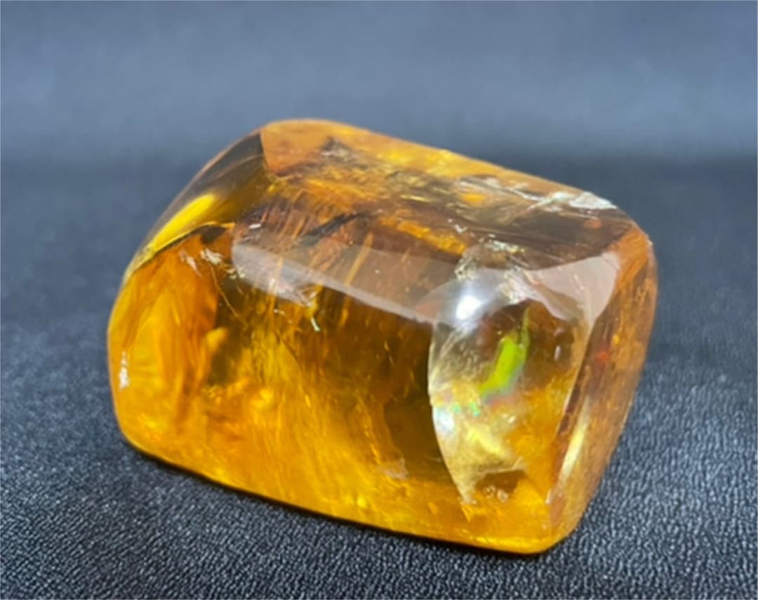 インペリアルトパーズ　710ct 未鑑定　色石