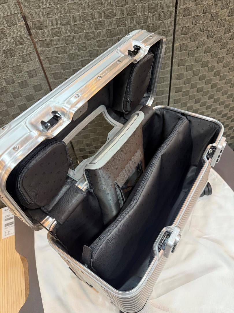 【極美品】RIMOWA リモワ PILOT パイロット スーツケース 31L