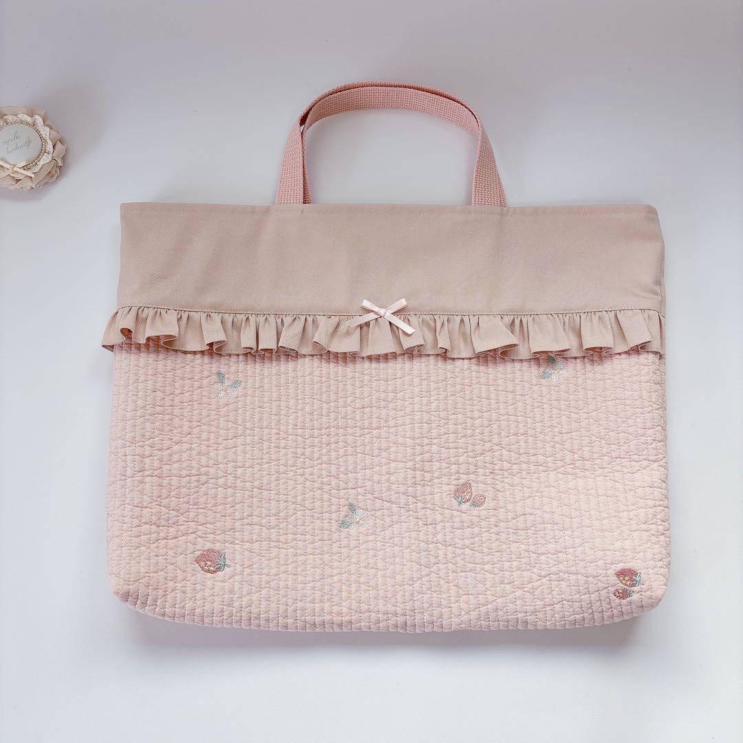 akiko様　レッスンバッグ　上履き袋　体操着袋　ヌビ　キルト　いちご　刺繍生地