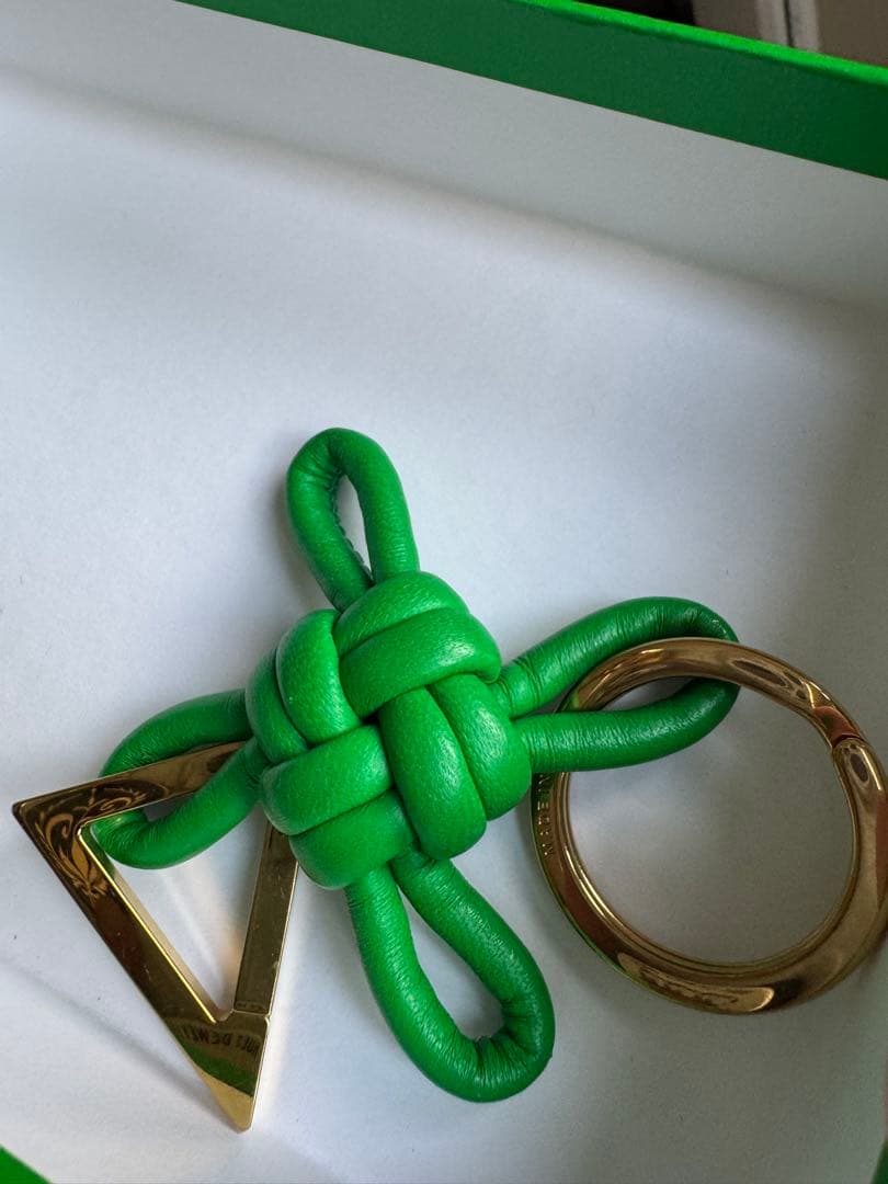 ボッテガ・ヴェネタ 緑色レザーキーホルダー