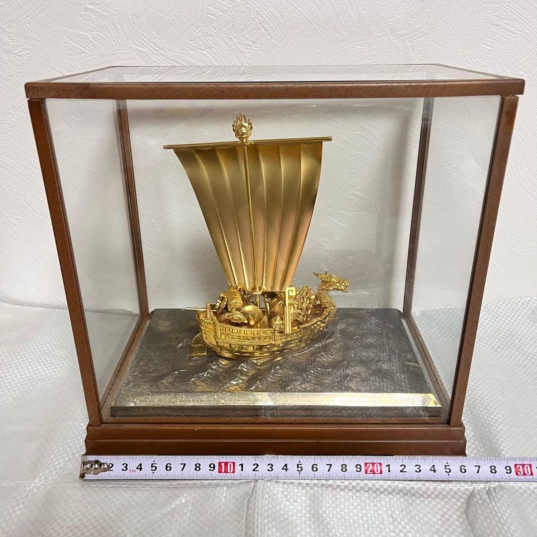 金属製　宝船　置物 ガラスケース付き　メッキ