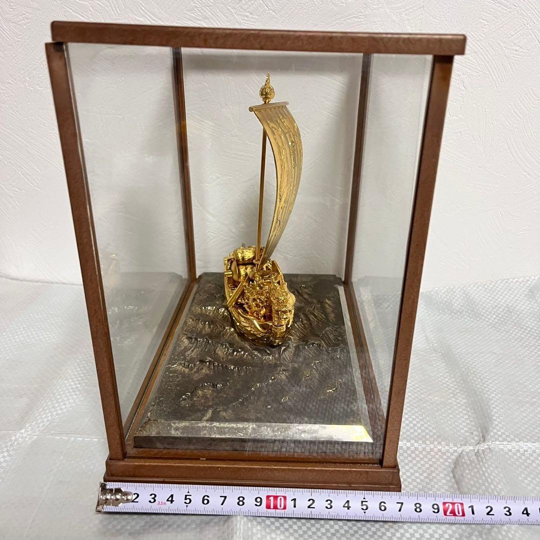 金属製　宝船　置物 ガラスケース付き　メッキ