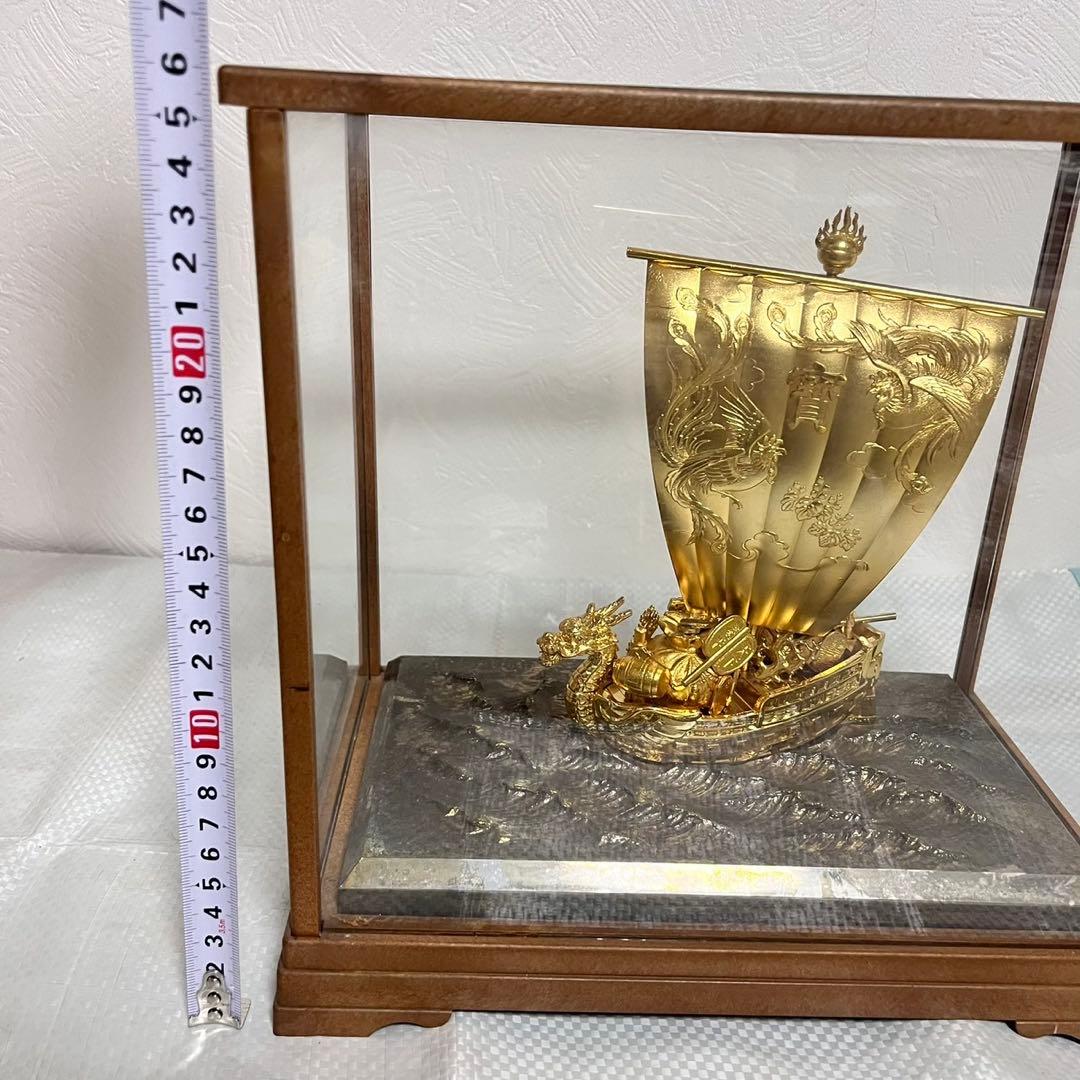 金属製　宝船　置物 ガラスケース付き　メッキ