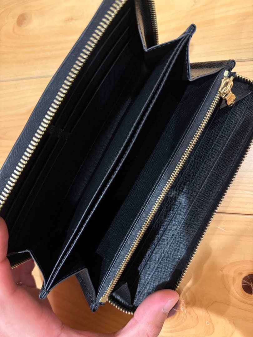 ルイヴィトン　LV エピ　長財布 ラウンドファスナー