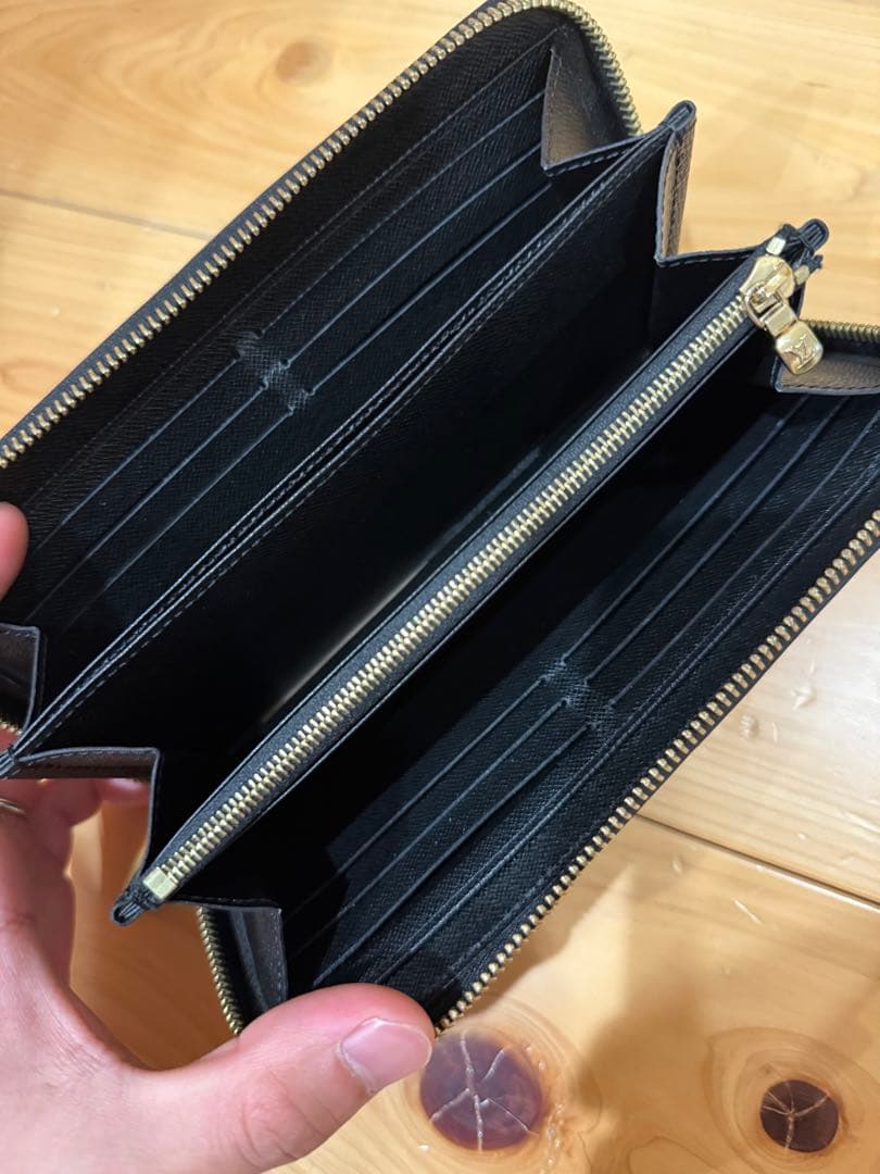 ルイヴィトン　LV エピ　長財布 ラウンドファスナー