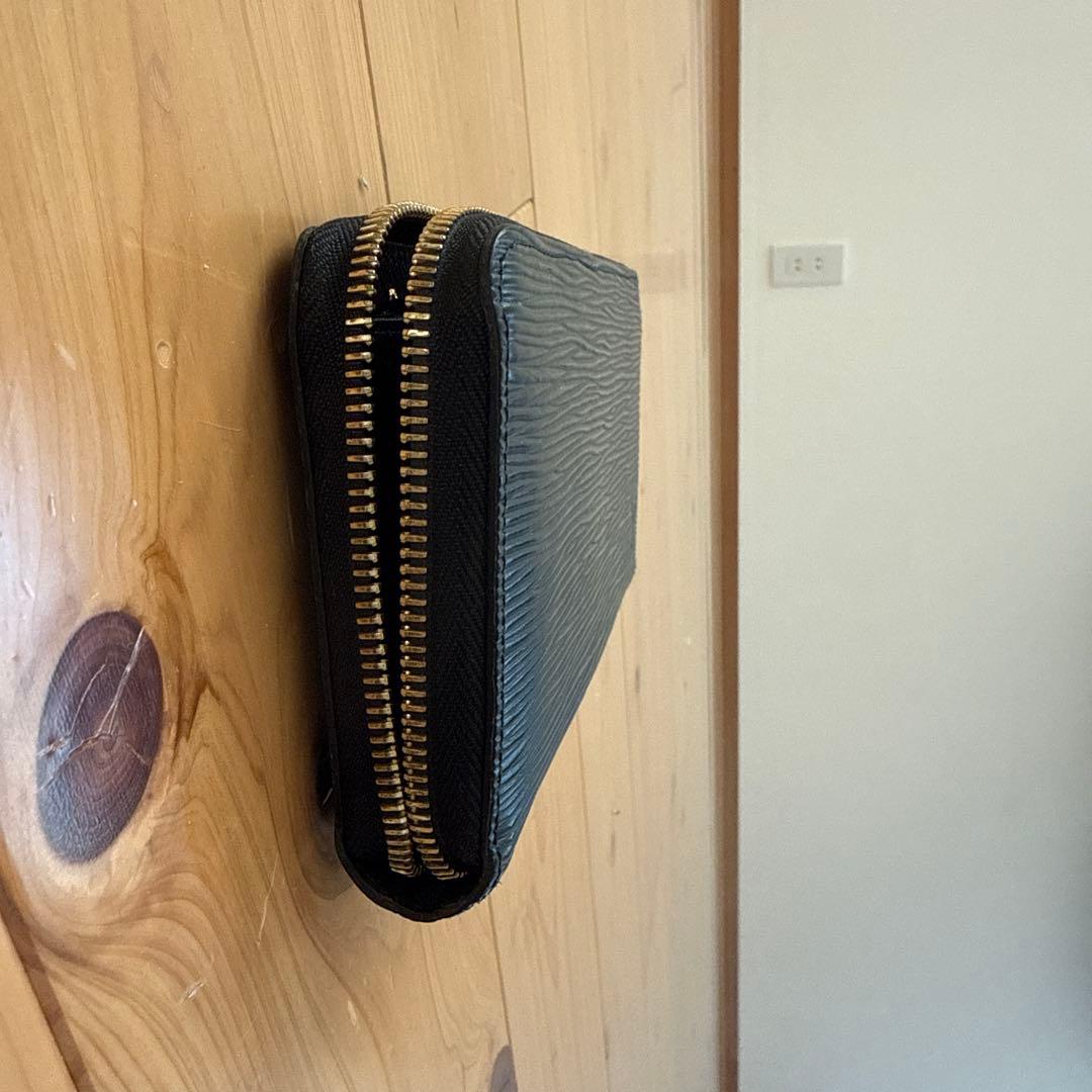 ルイヴィトン　LV エピ　長財布 ラウンドファスナー