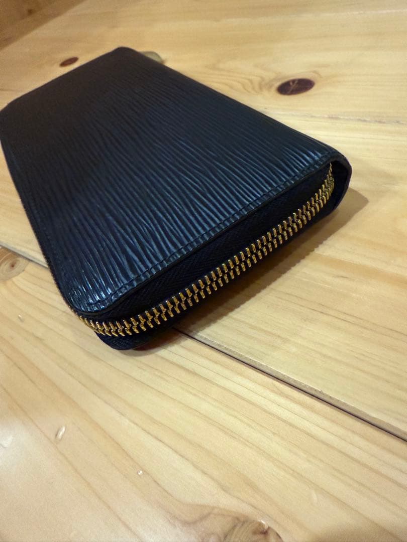ルイヴィトン　LV エピ　長財布 ラウンドファスナー