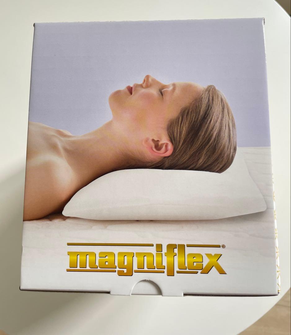 マニフレックス【女優まくら】フラットピッコロ (トラベルロール付き)