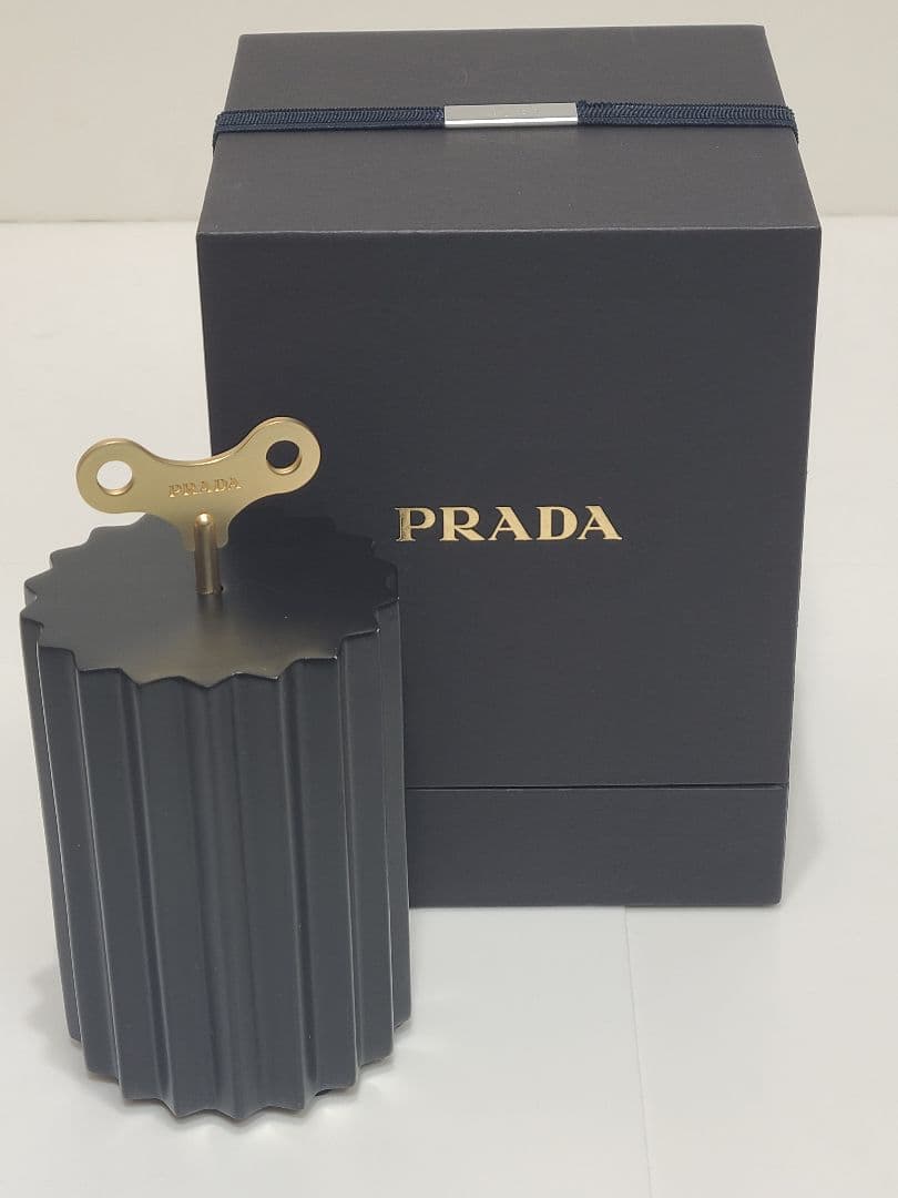 PRADA 非売品　オルゴール　ブラック✕ゴールド