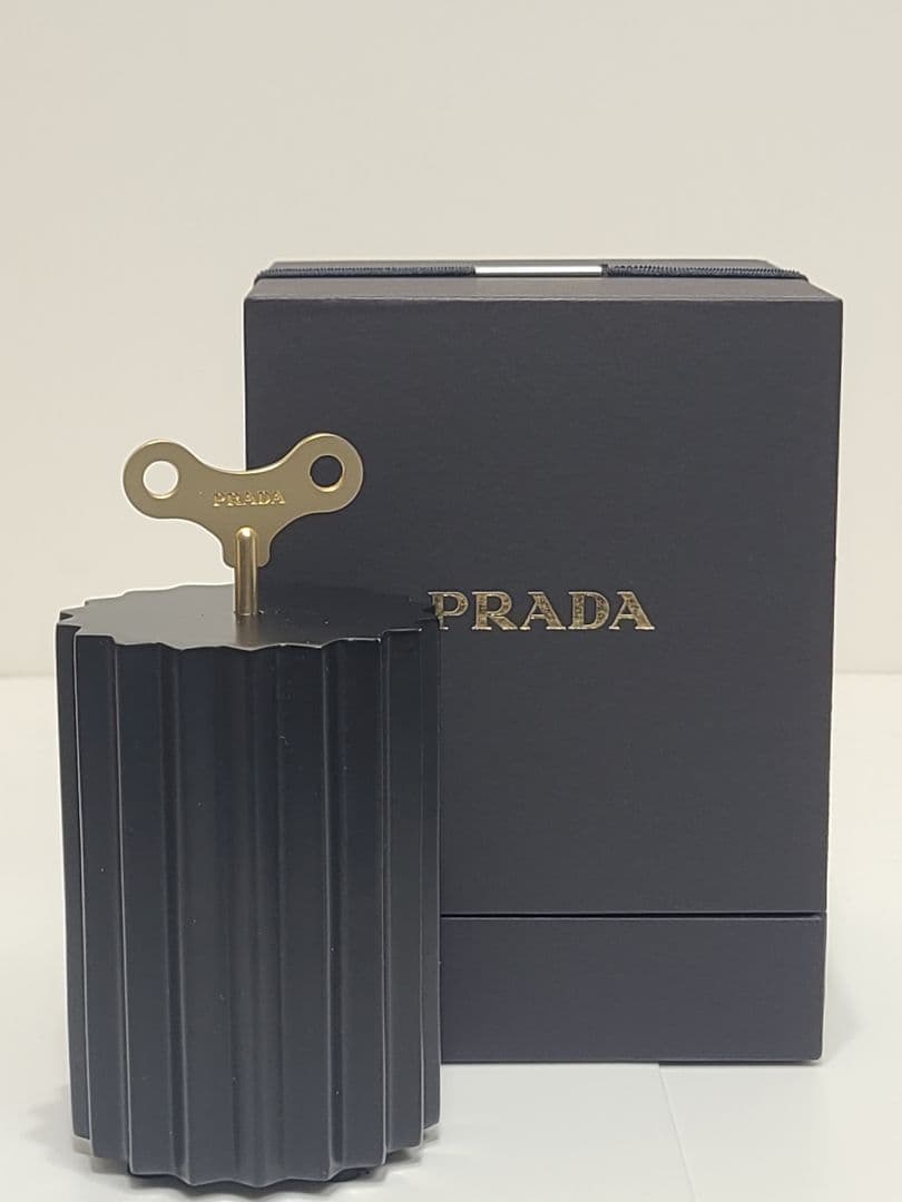 PRADA 非売品　オルゴール　ブラック✕ゴールド
