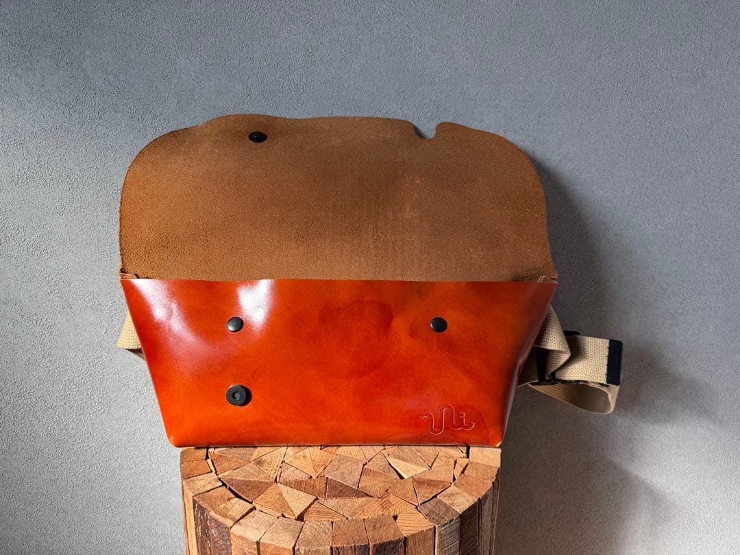 uni&co メッセンジャーバッグ (M)/ CAMEL