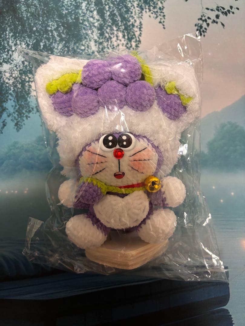 ふわふわぶどう帽子のニットドール