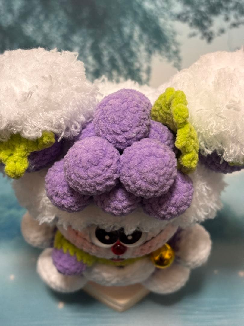 ふわふわぶどう帽子のニットドール