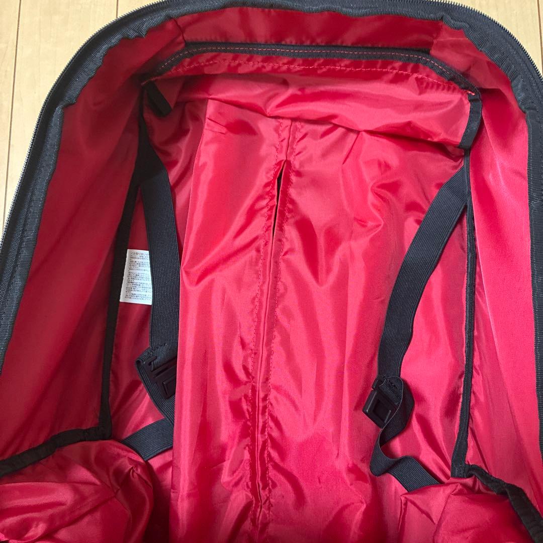 グレーと赤のリュック・バックパック