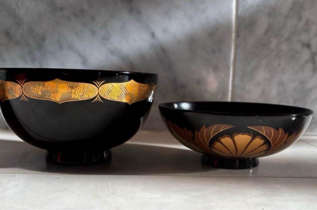 ふんだんに使われた金彩やお花、幾何学模様が美しい絢爛豪華な木製輪島漆塗りお椀2客
