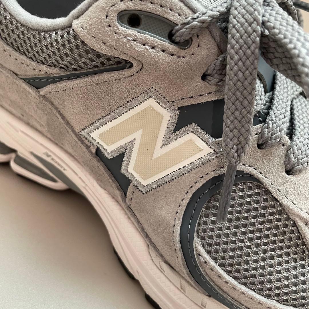 美品new balance ニューバランスM2002R STグレー24.5cm