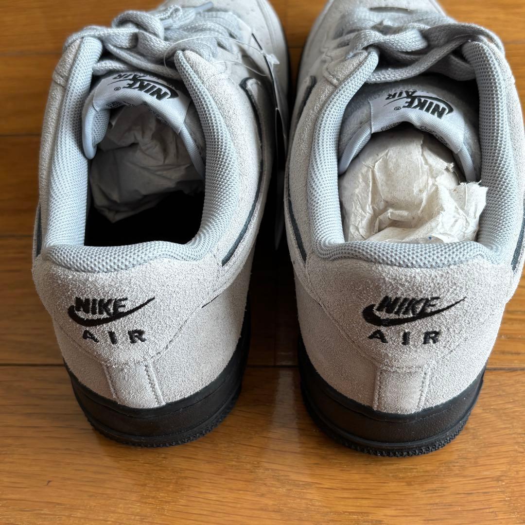 NIKE AIR FORCE 1 ＇07 LV8　HQ1966-001 グレー