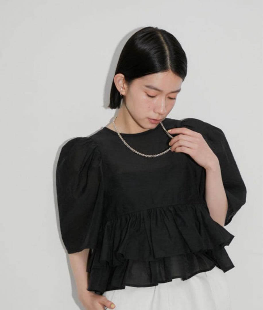 美品ADAM ET ROPÉ コットンギャザーフリル2WAYブラウス