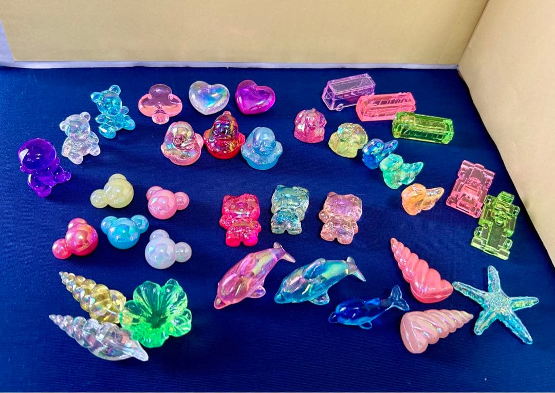 アクリルアイス　インテリア雑貨　置物　キティ・ミッキー・イルカ・動物・ハートなど