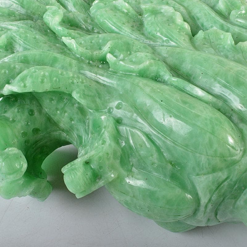 中国　玉石翡翠彫刻　白菜に昆虫　置物　重さ約4.25kg　D　R5490B