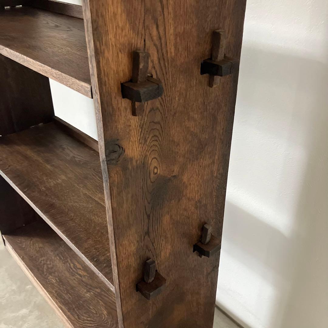 古い木製の楔棚