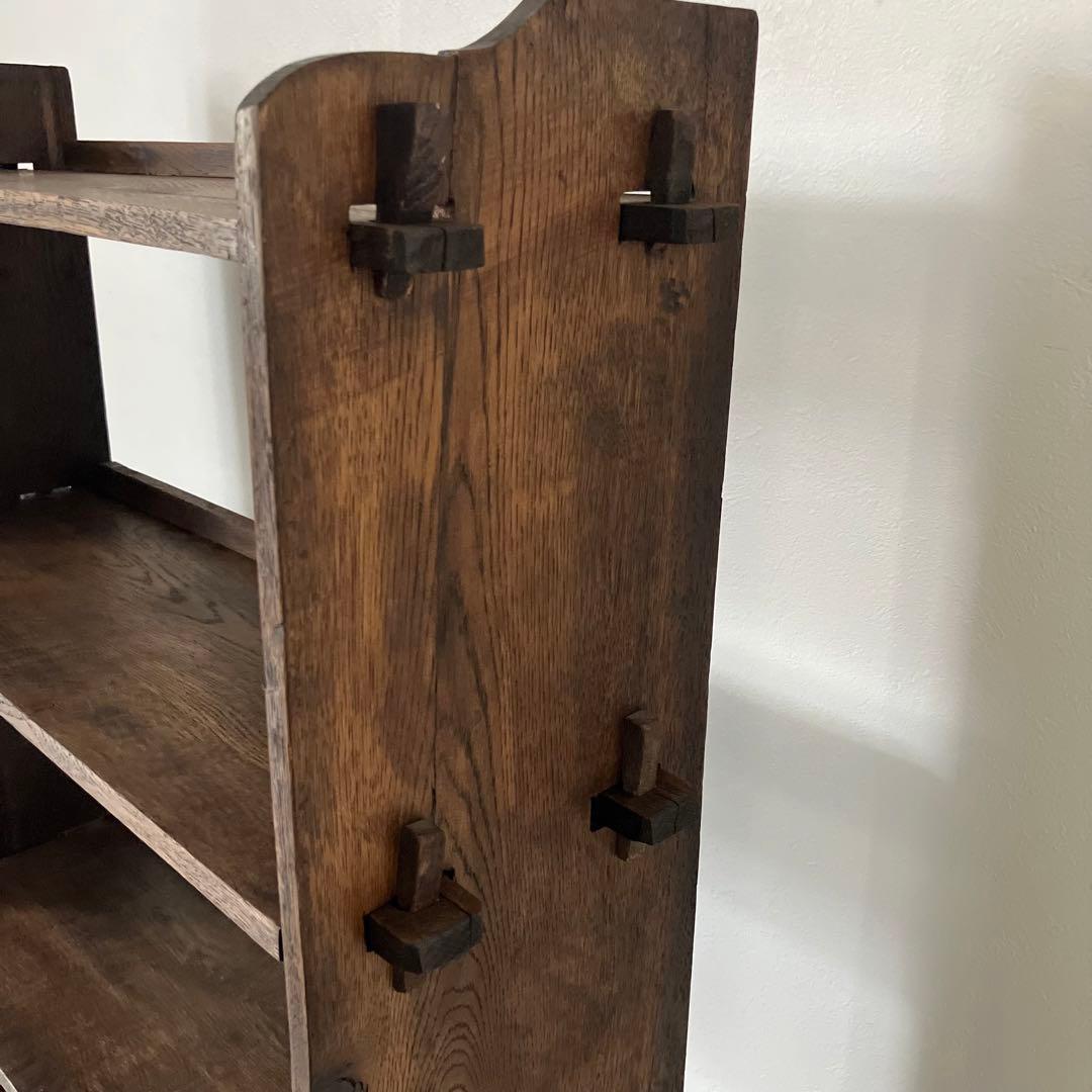 古い木製の楔棚