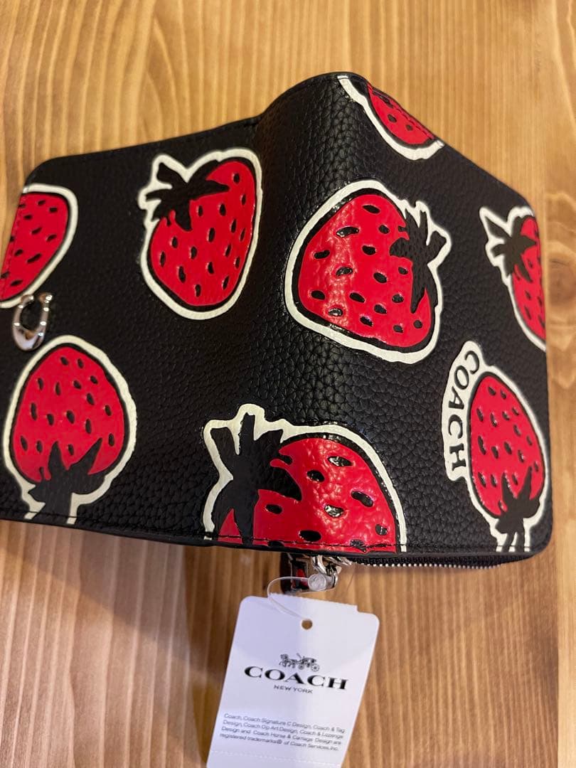 【新品】COACH★コーチ可愛いイチゴの二つ折り財布