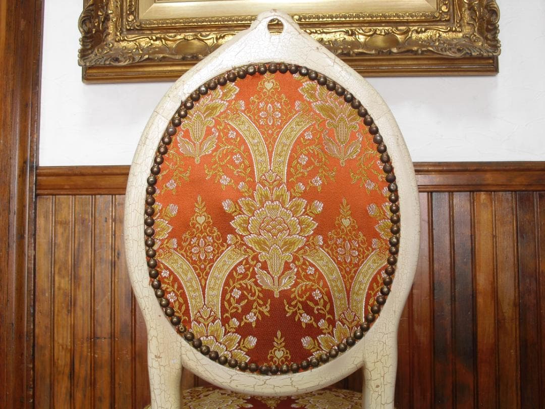 ②イタリア製ホワイトクラック塗装 姫椅子☆猫脚・ボタン留め・真鍮鋲打ち☆張替済み