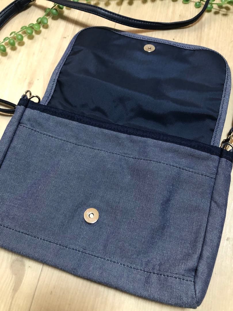 ファミリア　ウォレットポシェット 美品